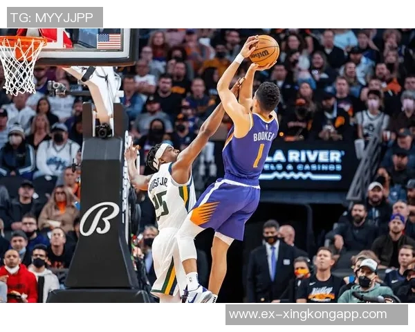 布克半场表现抢眼助力球队进攻贡献9分5板2助正负值全队最高