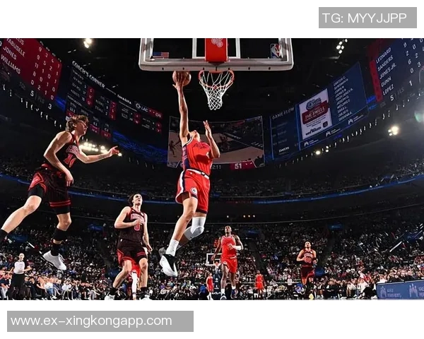 菜鸟球员科比桑德斯表现亮眼奎因和特雷约翰逊助力球队胜利